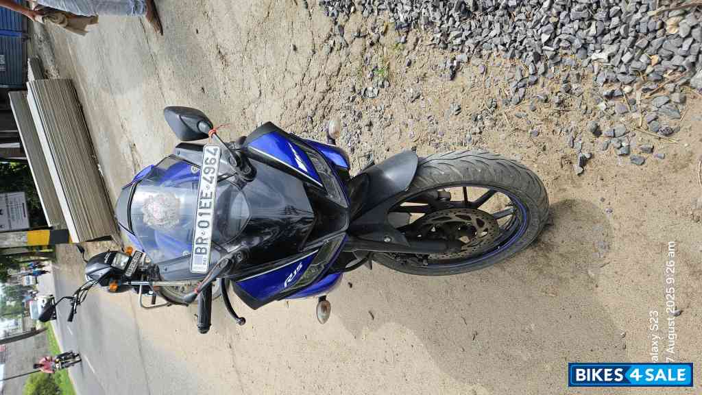 Blue Yamaha YZF R15 Blue Yamaha YZF R15