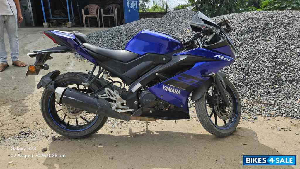 Blue Yamaha YZF R15 Blue Yamaha YZF R15