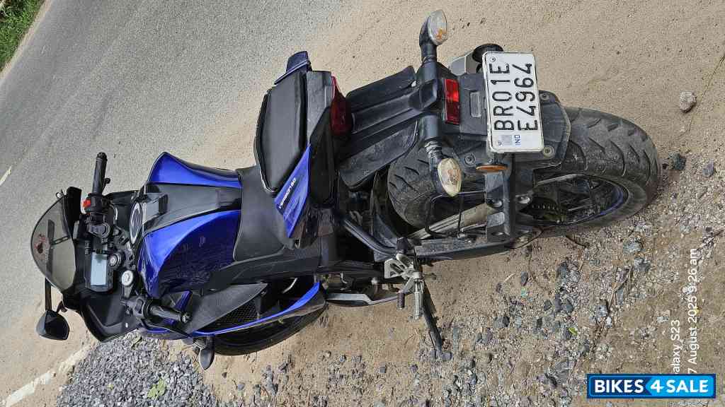 Blue Yamaha YZF R15 Blue Yamaha YZF R15