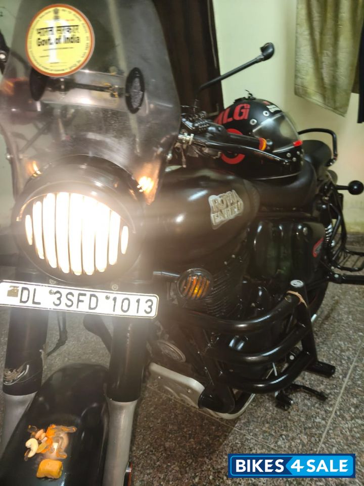 Royal Enfield Classic Stealth Black