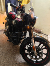 Royal Enfield Classic Stealth Black