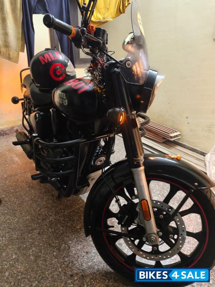 Royal Enfield Classic Stealth Black