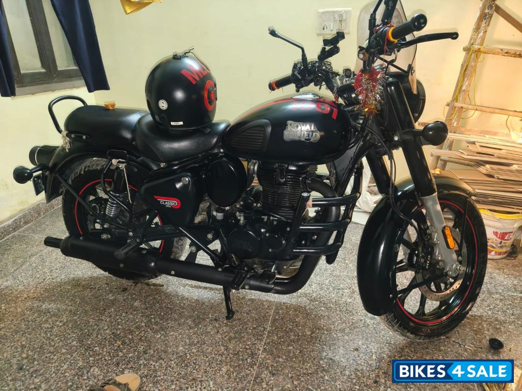 Royal Enfield Classic Stealth Black