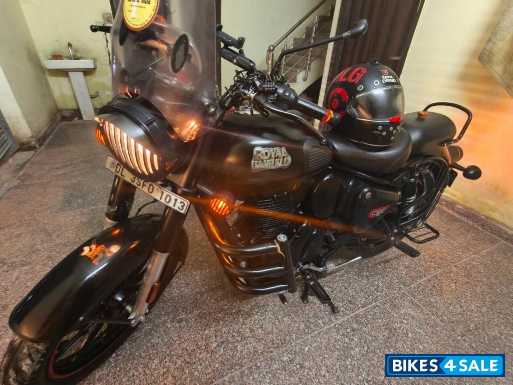 Royal Enfield Classic Stealth Black