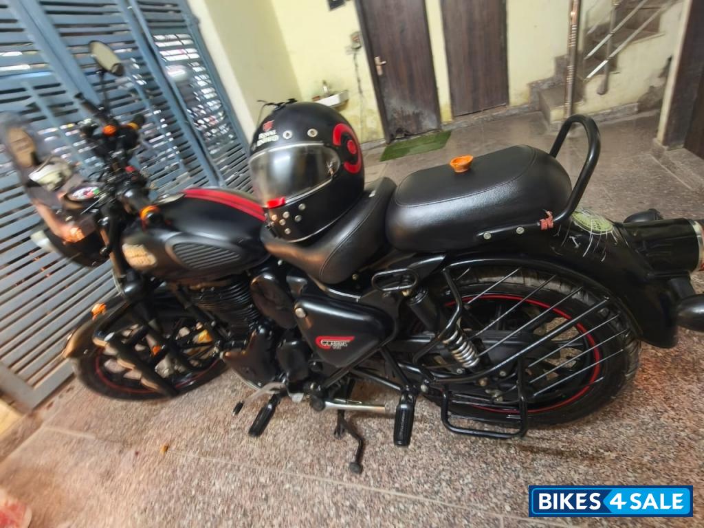 Royal Enfield Classic Stealth Black