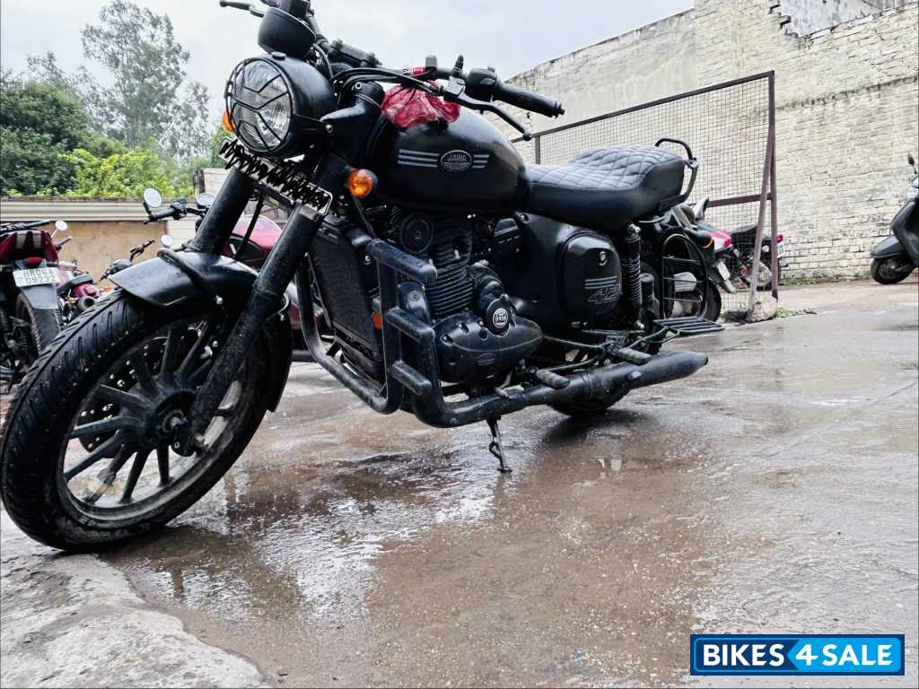 Black Jawa forty two BS6