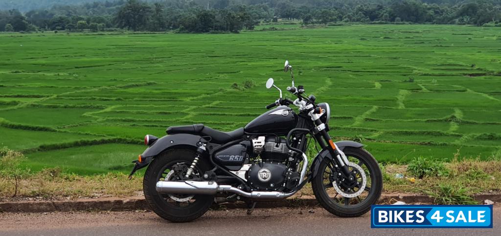 Black Royal Enfield Super Meteor 650
