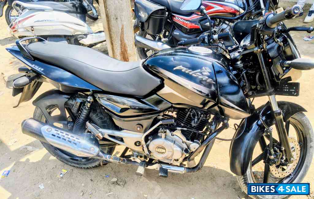 Black Bajaj Pulsar 150 DTSi