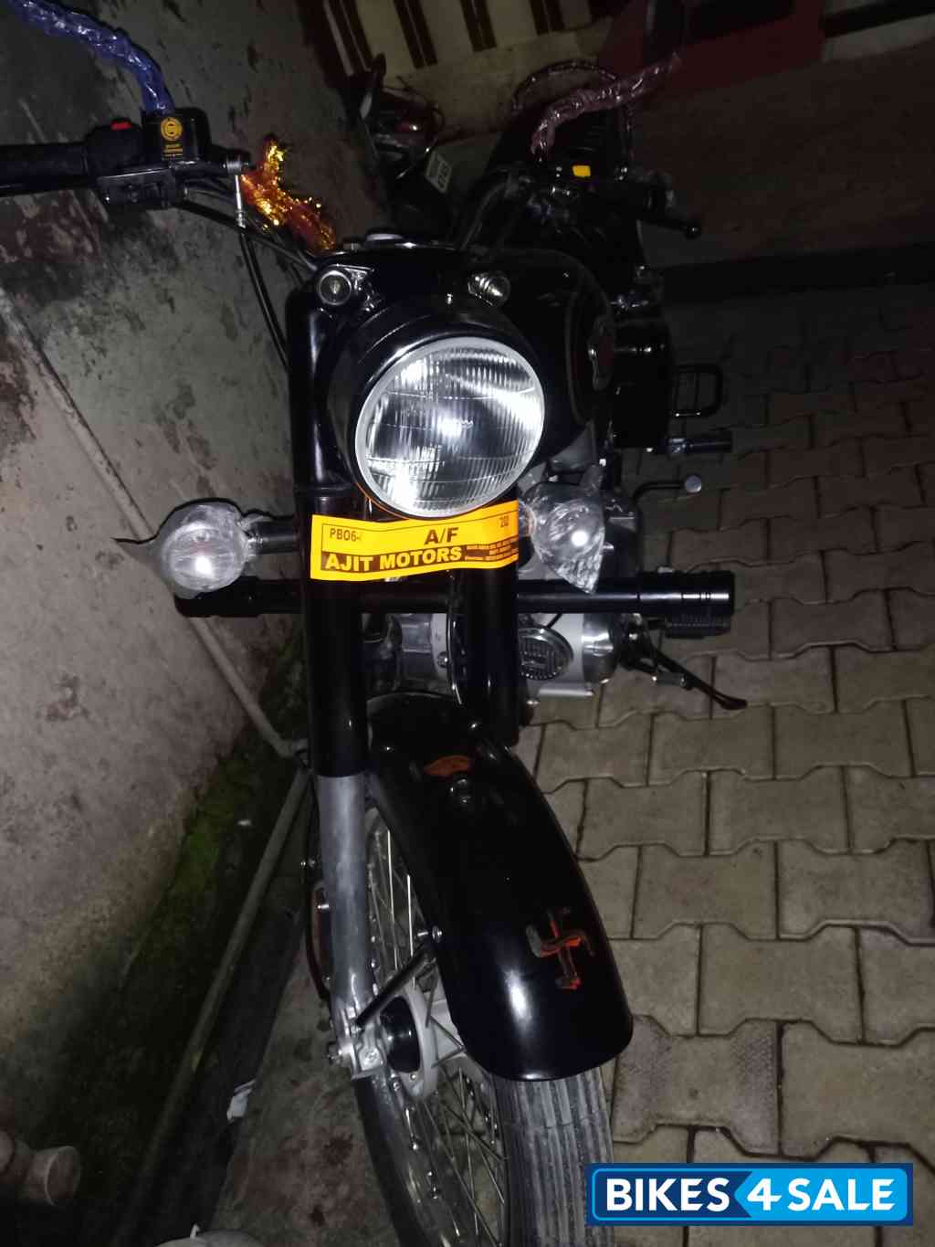 Black Royal Enfield Bullet Standard 350