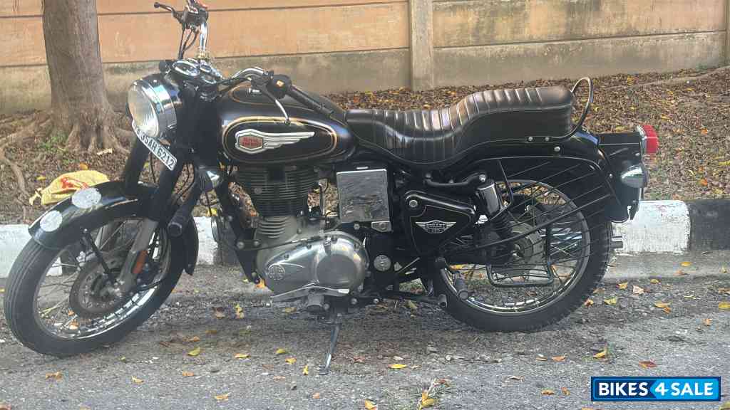 Black Royal Enfield Bullet Standard 350