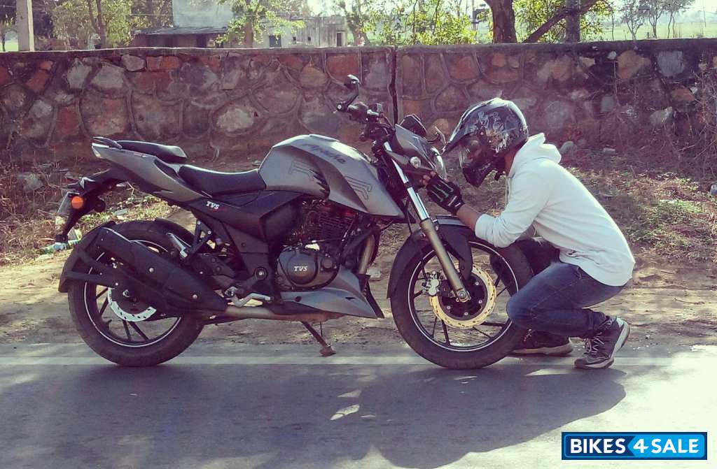 TVS Apache RTR 200 4V