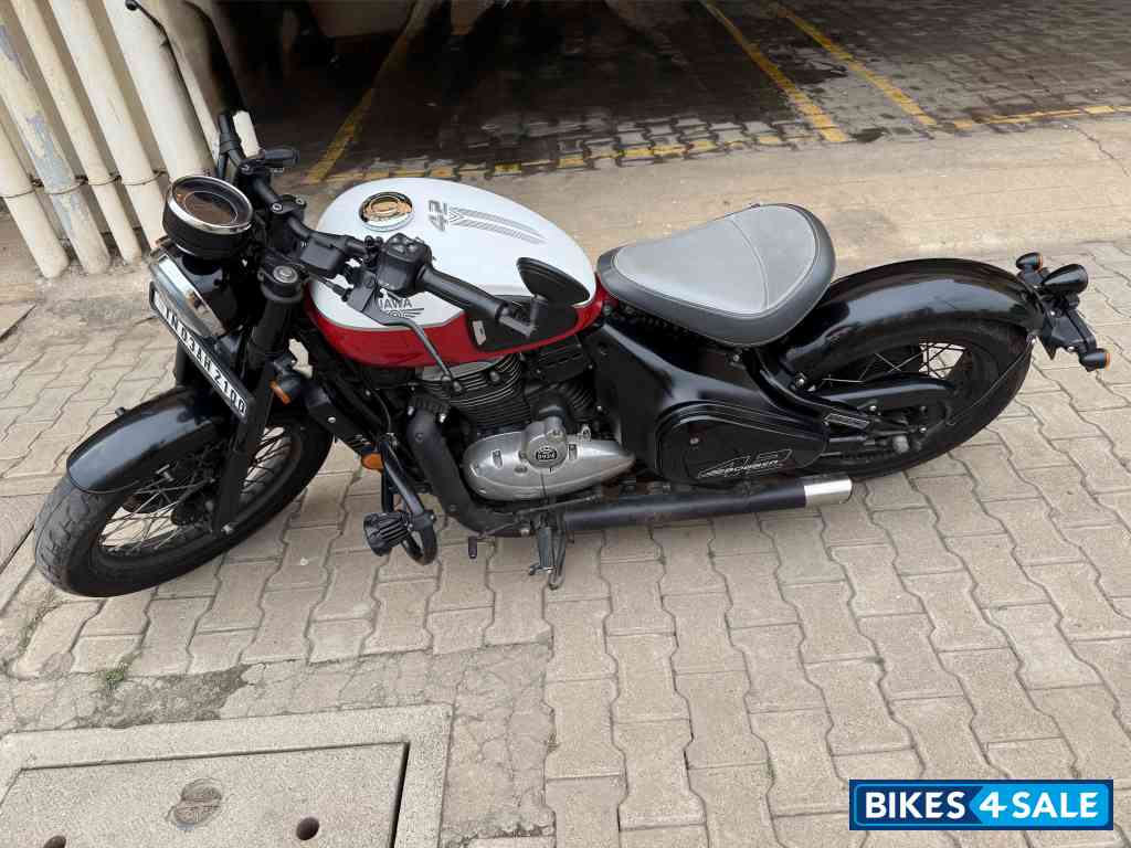 Jawa 42 Bobber Dual Channel ABS