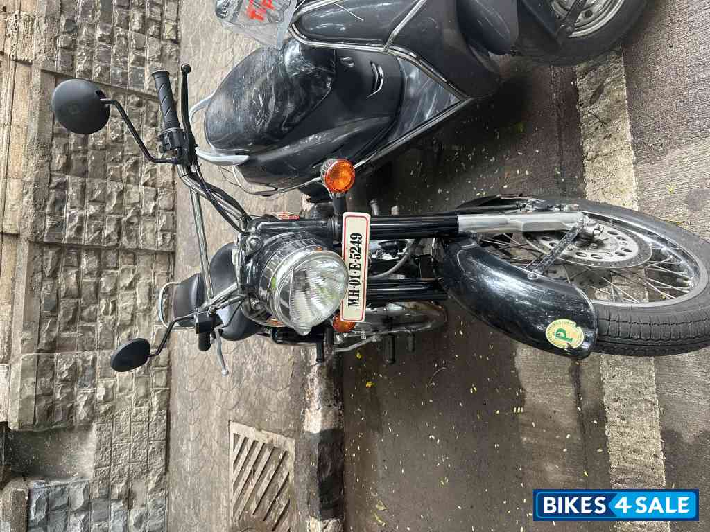 Black Royal Enfield Bullet Machismo 350 Old