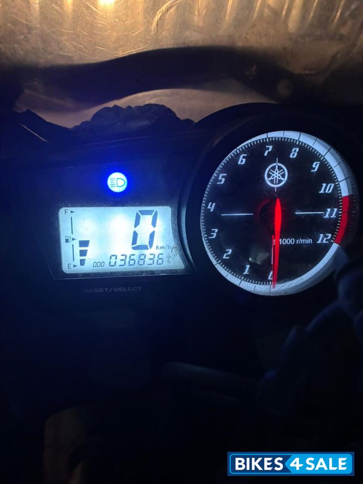 Black-green Yamaha YZF R15 V2