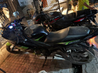 Black-green Yamaha YZF R15 V2
