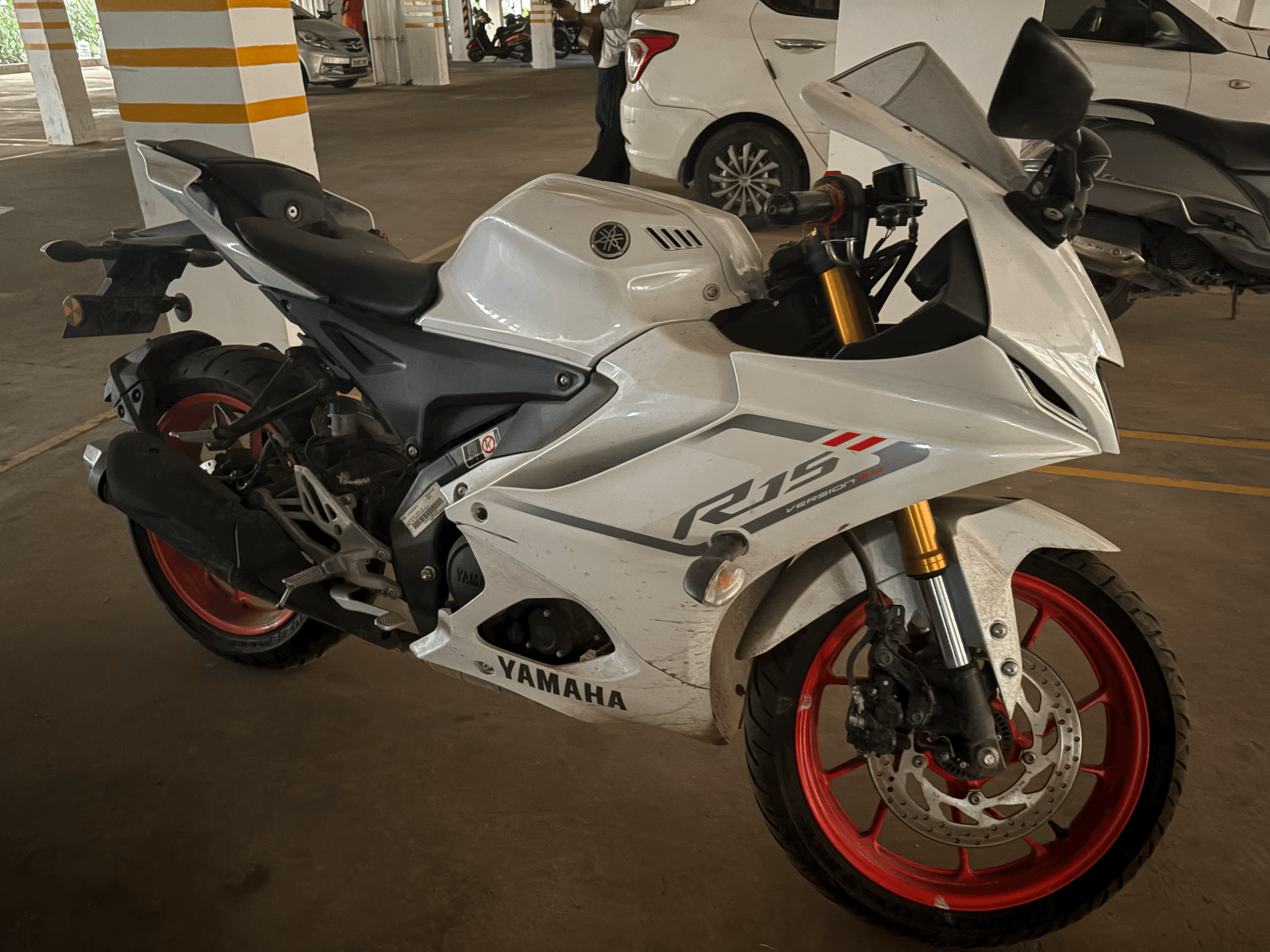 White Yamaha R15 V4