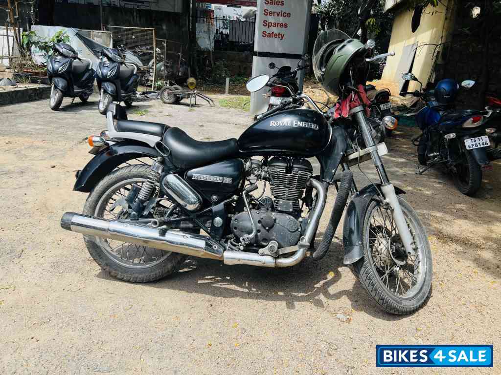 Black Royal Enfield Thunderbird 350