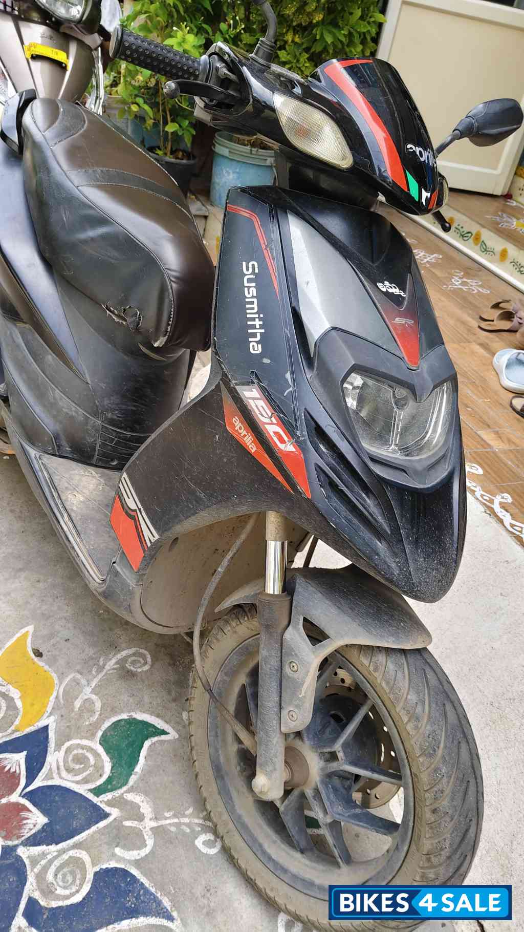 Black Aprilia SR 150