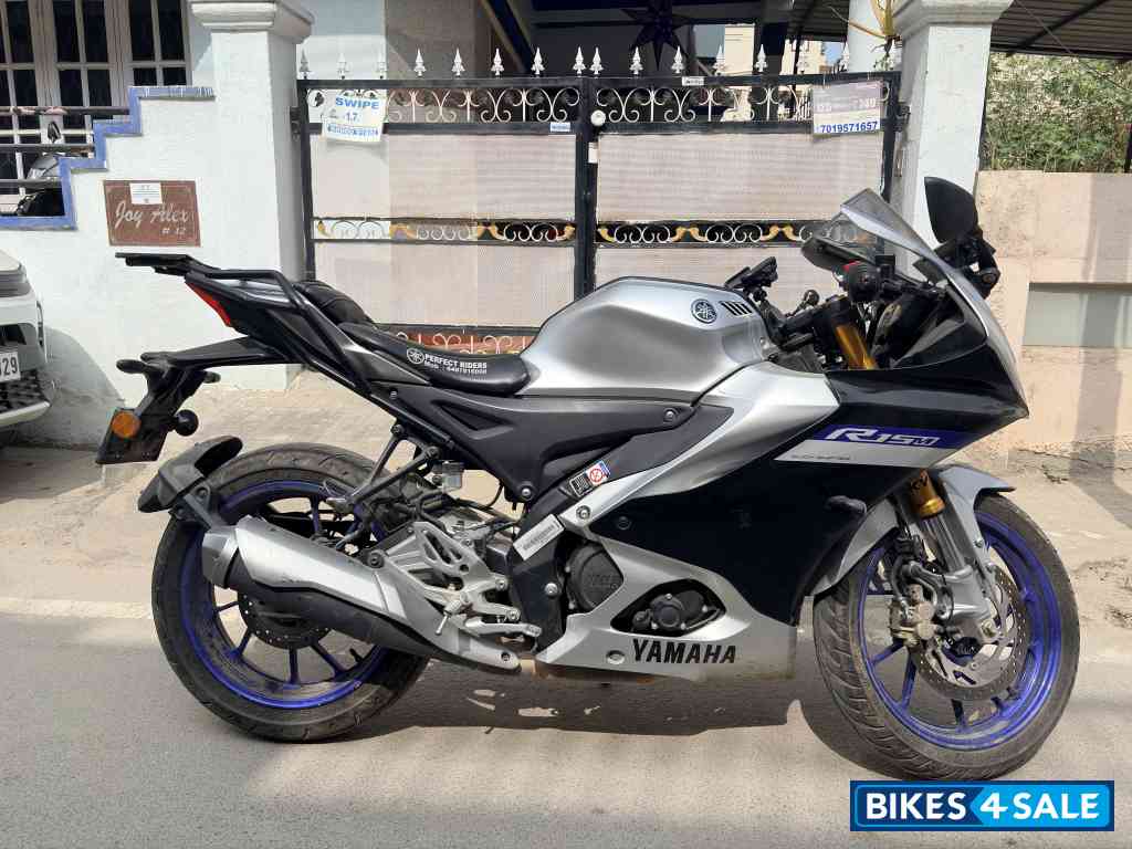 Metallic Grey Yamaha R15M
