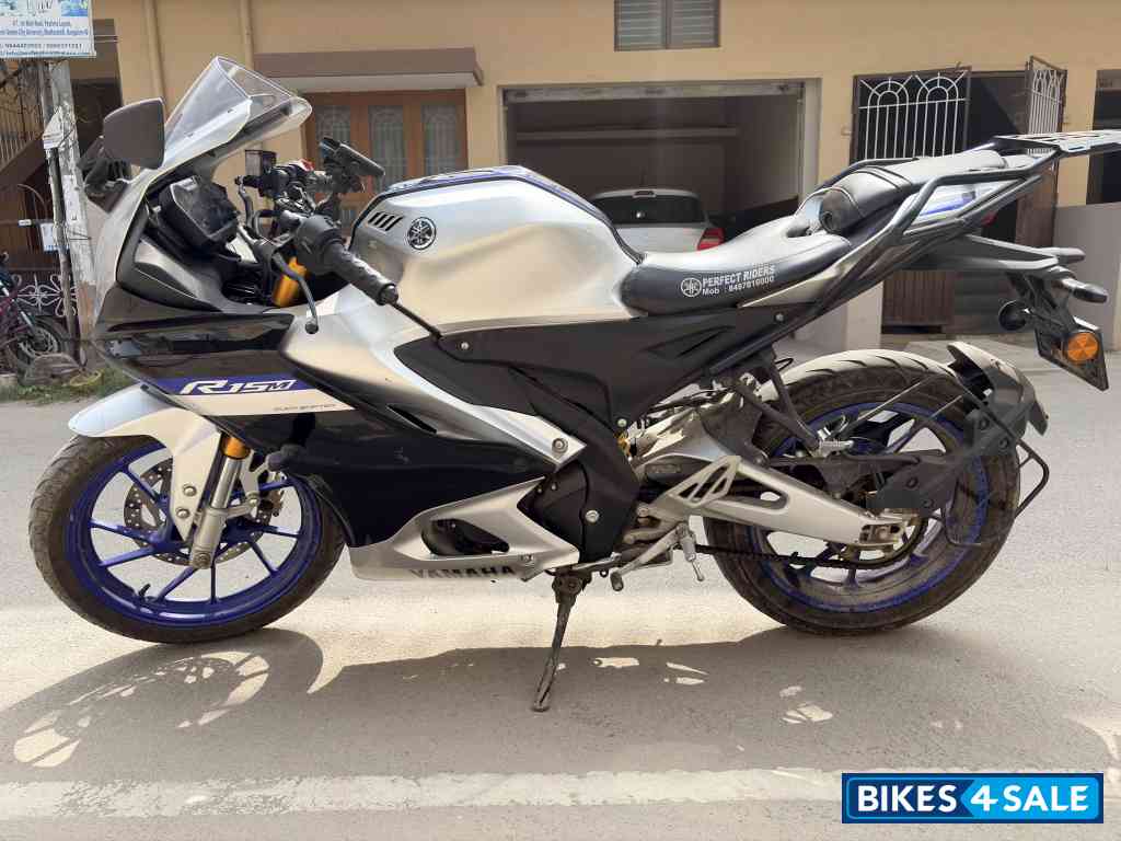 Metallic Grey Yamaha R15M Metallic Grey Yamaha R15M