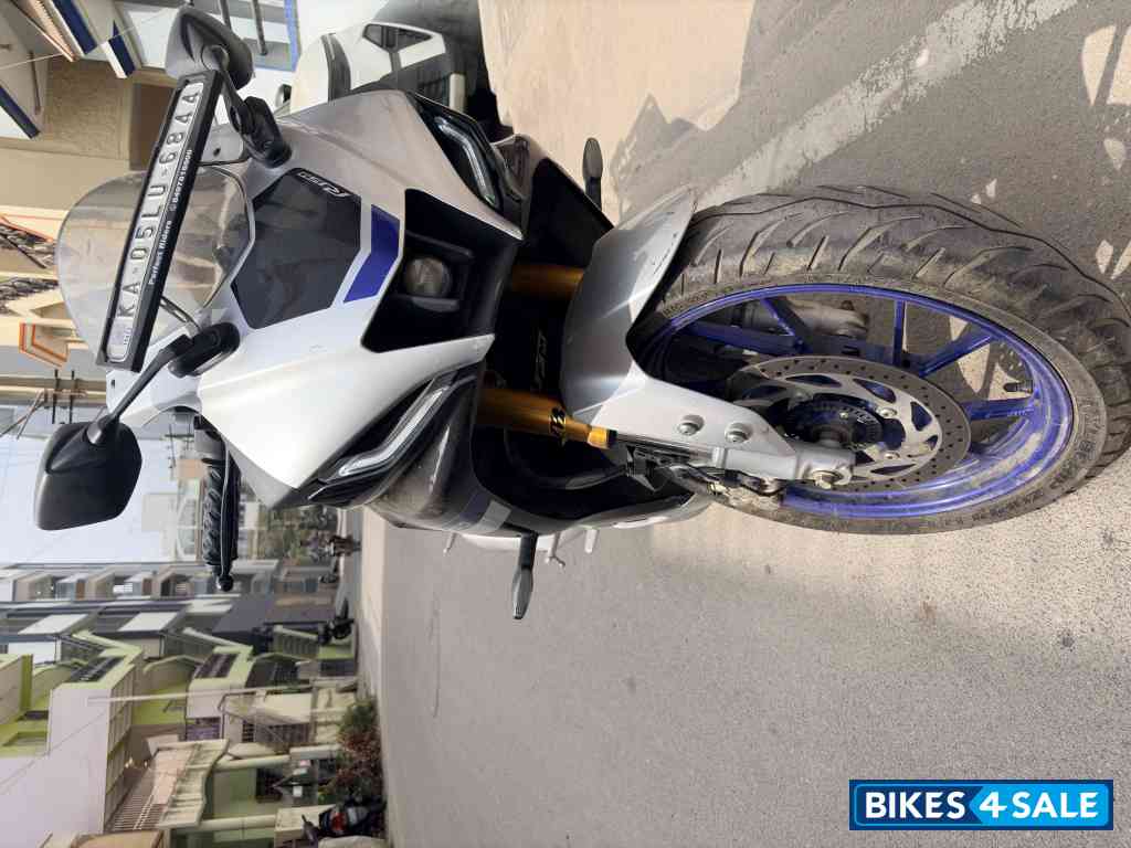 Metallic Grey Yamaha R15M Metallic Grey Yamaha R15M