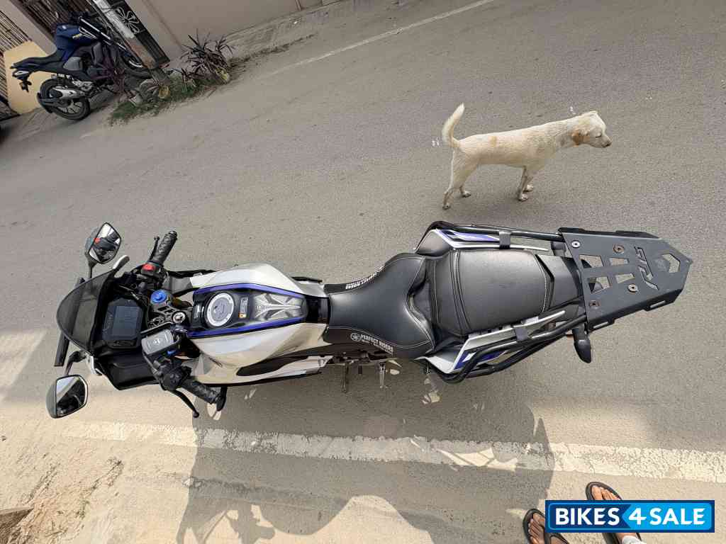 Metallic Grey Yamaha R15M Metallic Grey Yamaha R15M