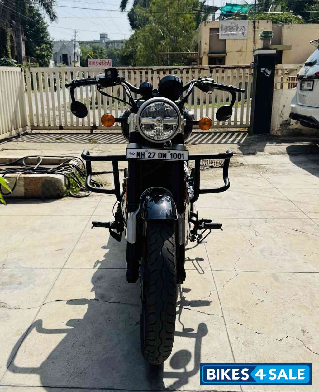 Black Royal Enfield Super Meteor 650