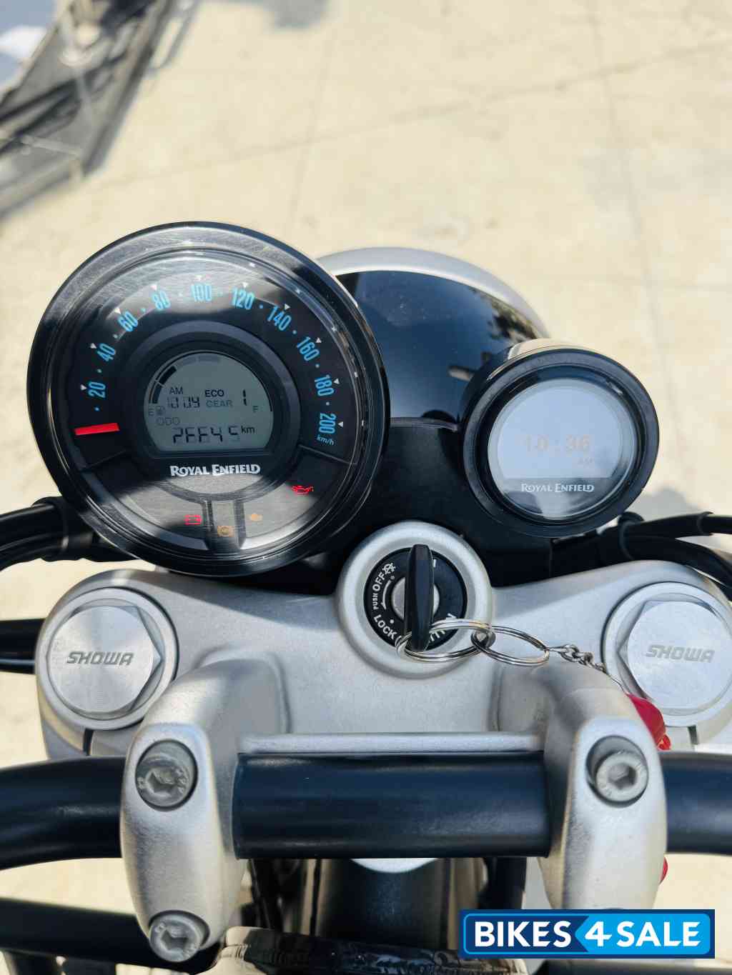 Black Royal Enfield Super Meteor 650