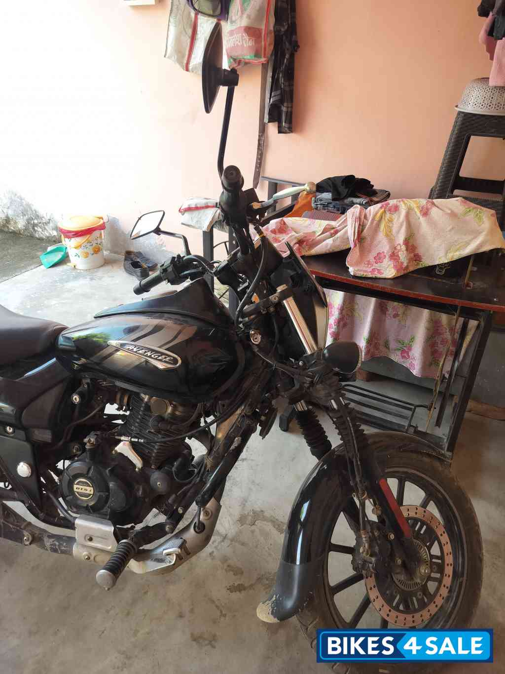 Black Bajaj Avenger Street 160
