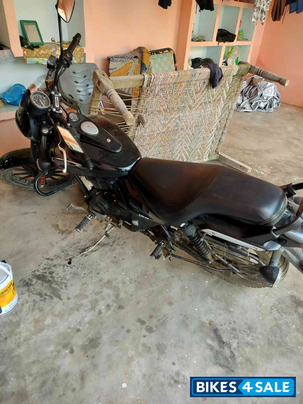 Black Bajaj Avenger Street 160