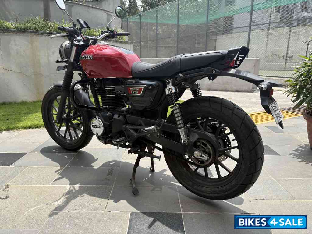 Red Honda CB350RS