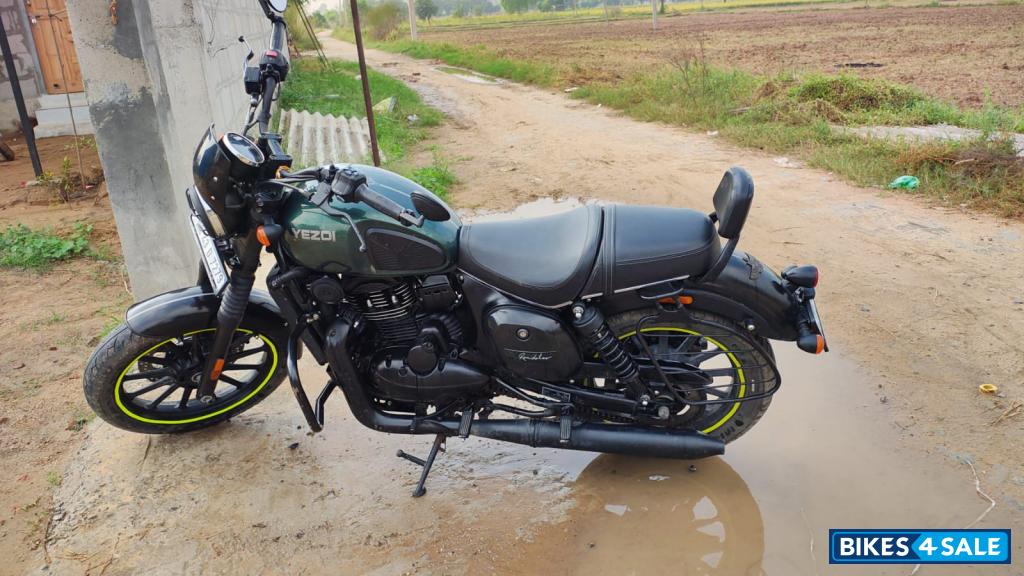 Yezdi Roadster Dark Yezdi Roadster Dark