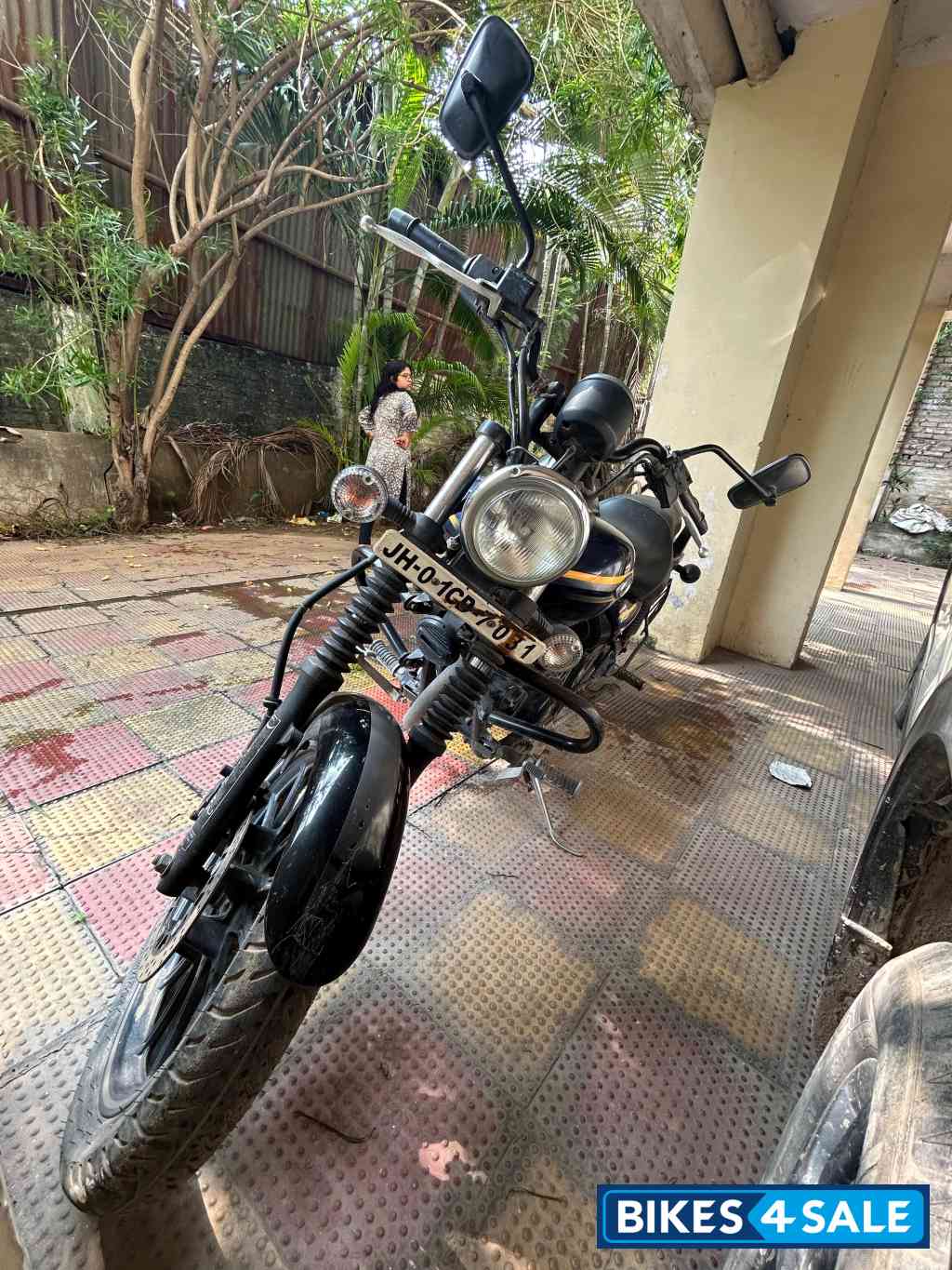 Blue Bajaj Avenger Street 150