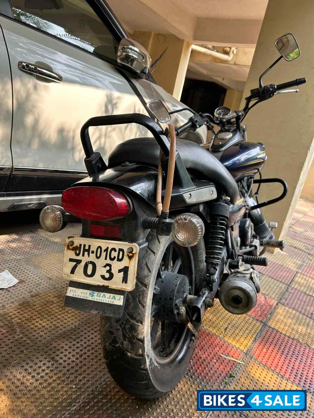 Blue Bajaj Avenger Street 150