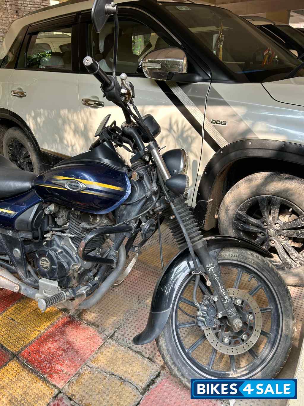 Blue Bajaj Avenger Street 150
