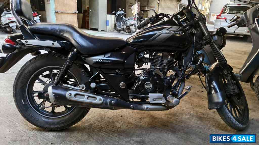 Bajaj Avenger Street 180