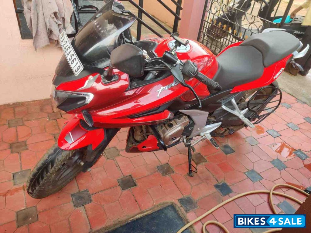 Red Bajaj Pulsar 250