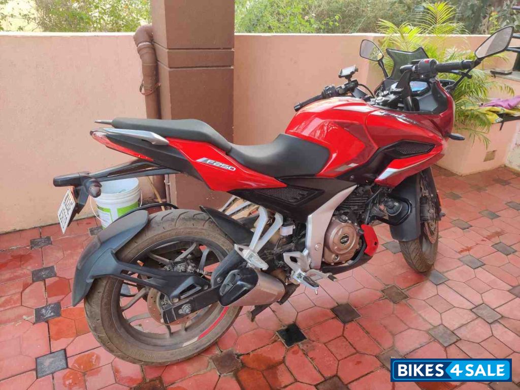 Red Bajaj Pulsar 250