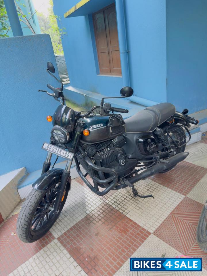 Forest Green Yezdi Roadster Dual Tone