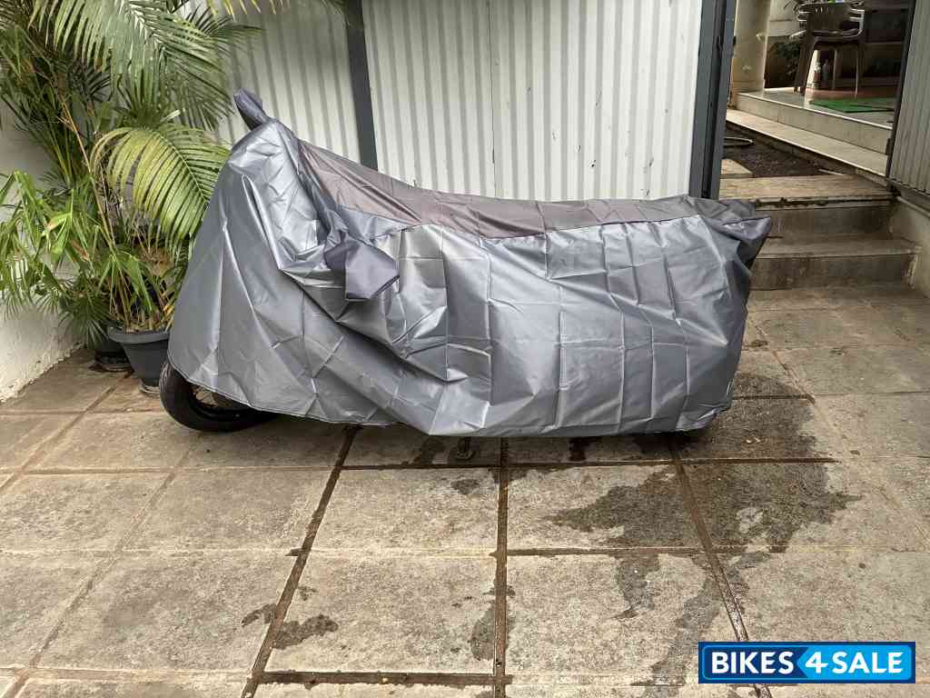 B / W Royal Enfield 2023 Continental GT 650