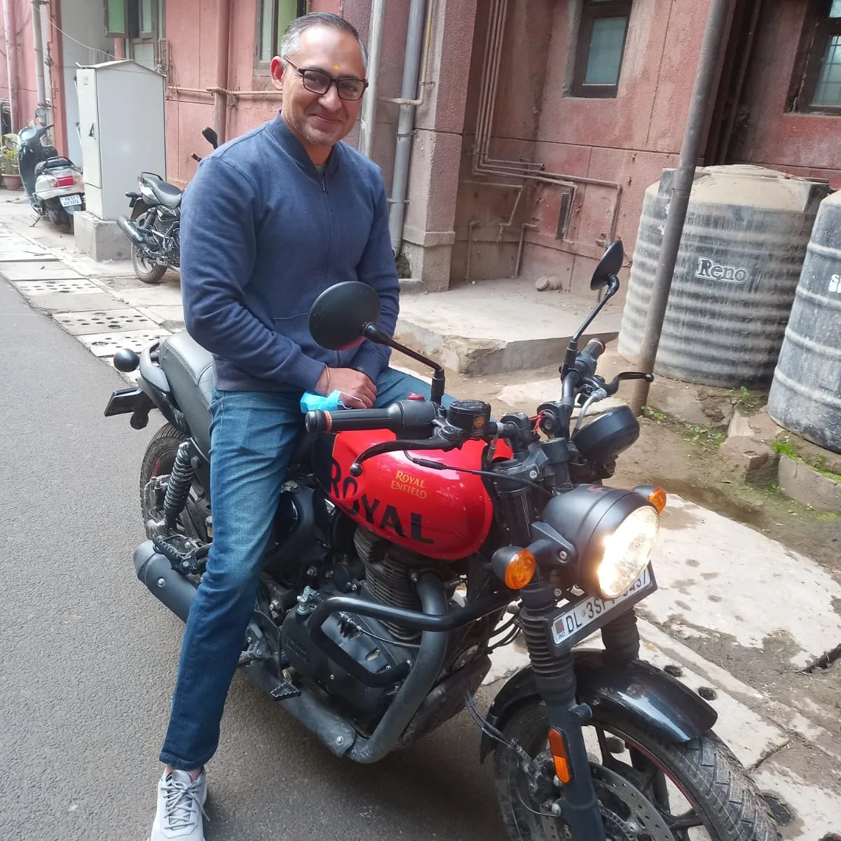 Red Royal Enfield Hunter 350 Metro