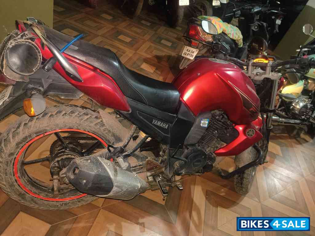 Red Yamaha FZ16