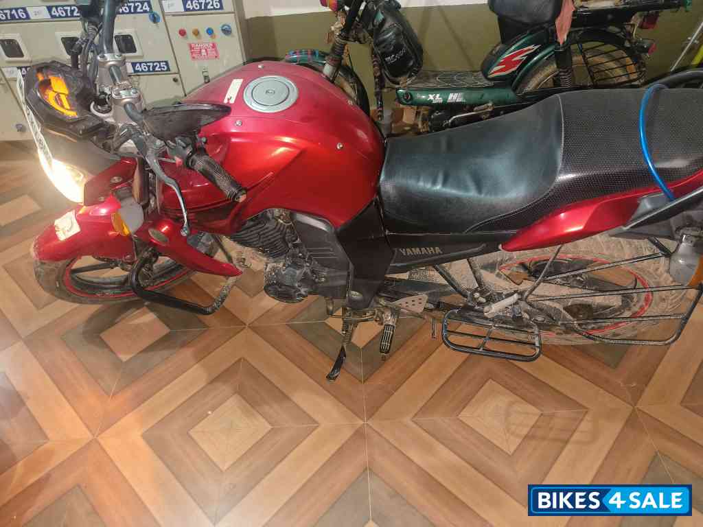 Red Yamaha FZ16
