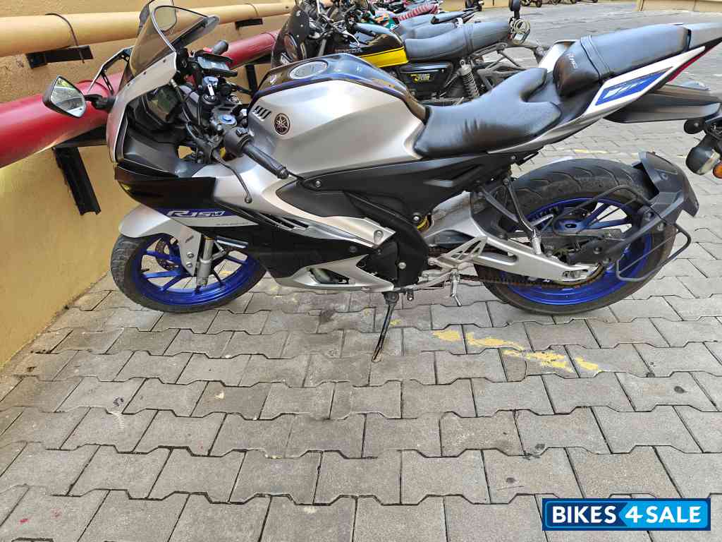 Yamaha R15M