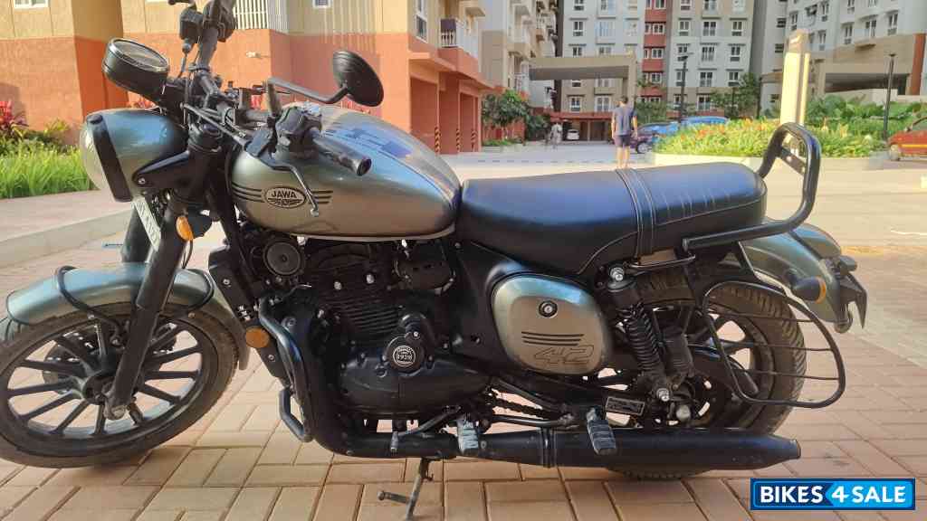 Jawa 42 Dual Channel ABS Cosmic Carbon