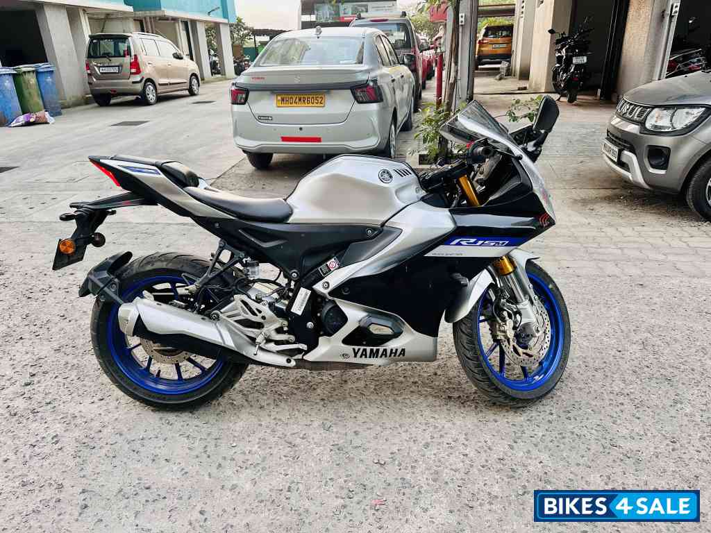 Yamaha R15M