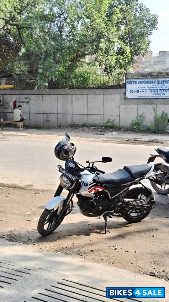 White Bajaj Freedom 125 NG04 Drum LED