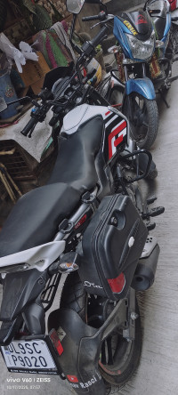 White Bajaj Freedom 125 NG04 Drum LED