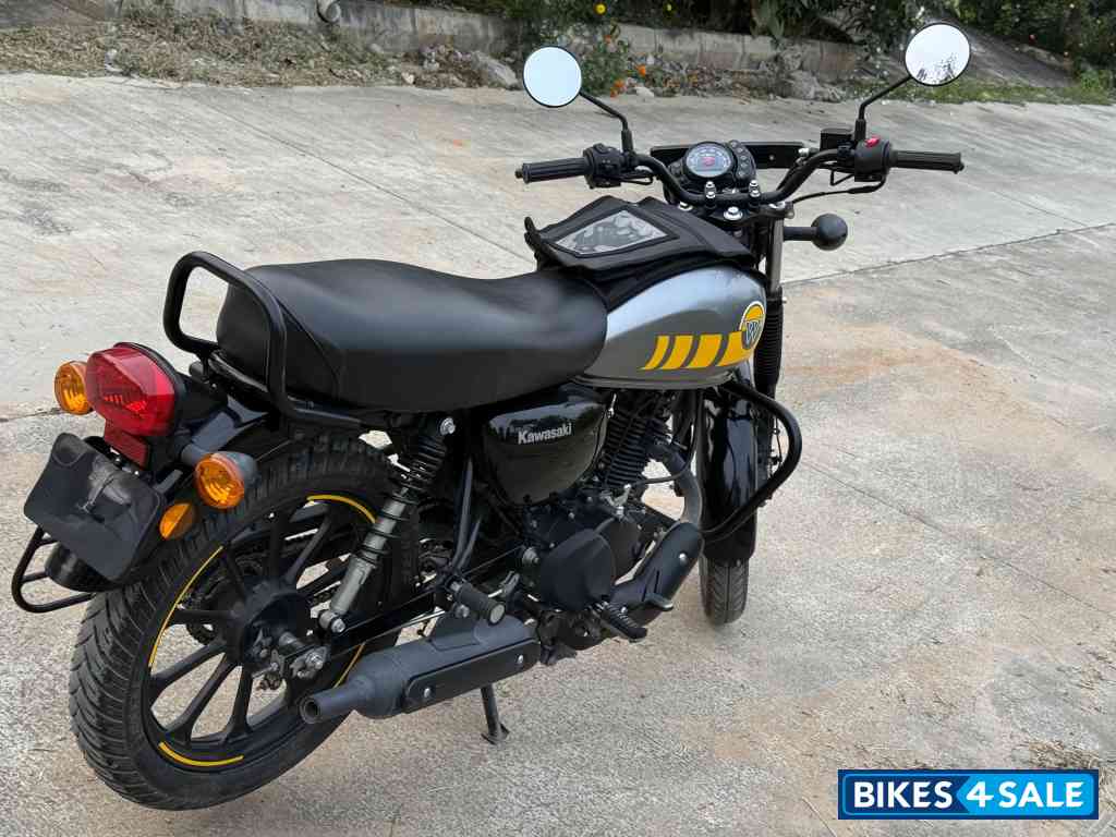 Metalic Moon Dust Kawasaki W175 Street Metalic Moon Dust Kawasaki W175 Street