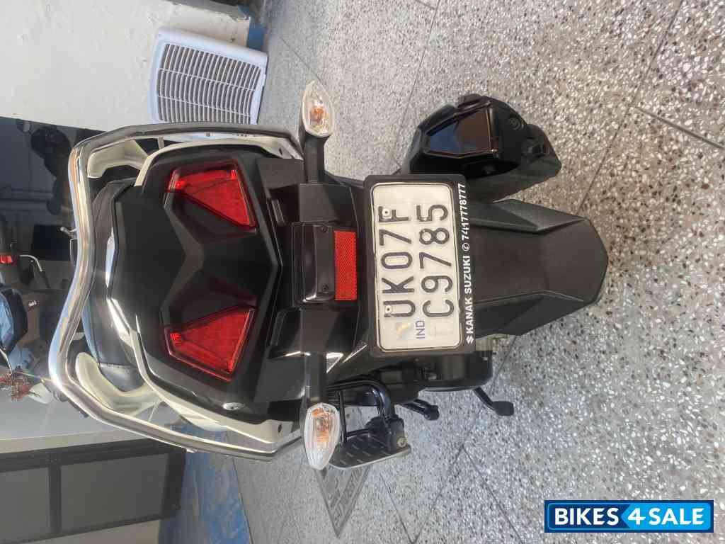 White Suzuki Avenis 125 Ride Connect Edition
